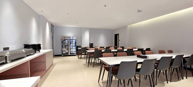 鑫财酒店(南宁火车站朝阳广场地铁站店)图片