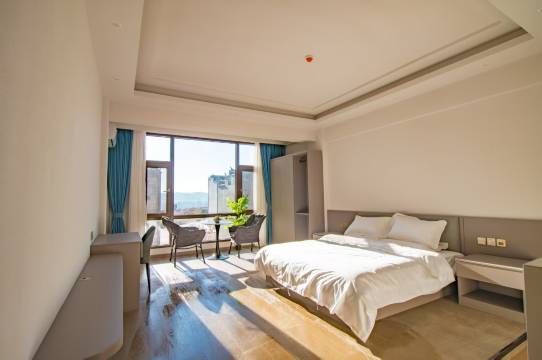 抚仙湖如约而至客栈