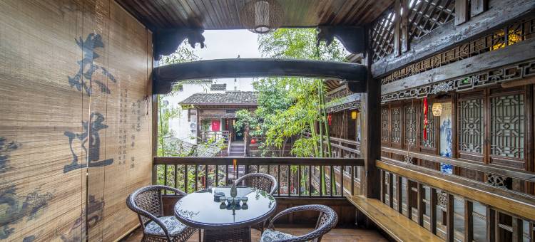 龙凤阁民宿酒店(景德镇高铁北站陶溪川路店)图片