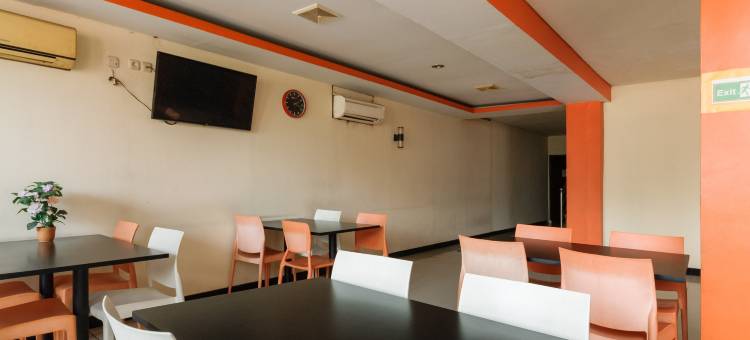 红门PLUS酒店-雅加达加兰佩穆达(RedDoorz Plus @ Jalan Pemuda Jakarta)图片