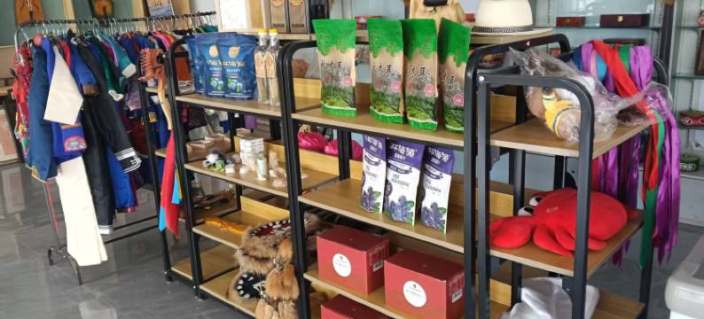 火山草原查干敖包度假营图片