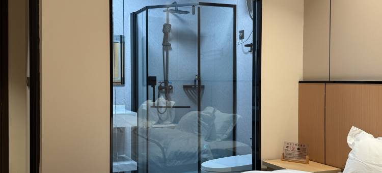 晴川主题酒店(呼和浩特东站机场店)图片