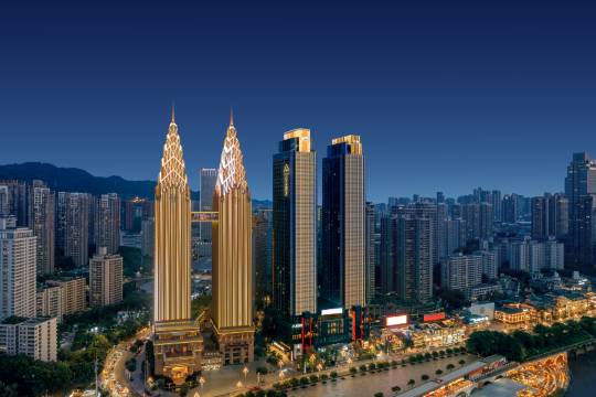 重慶南濱路皇冠國際江景亞朵酒店