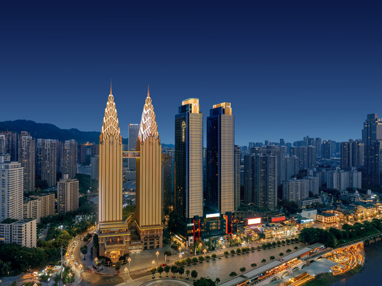 重庆南滨路皇冠国际江景亚朵酒店