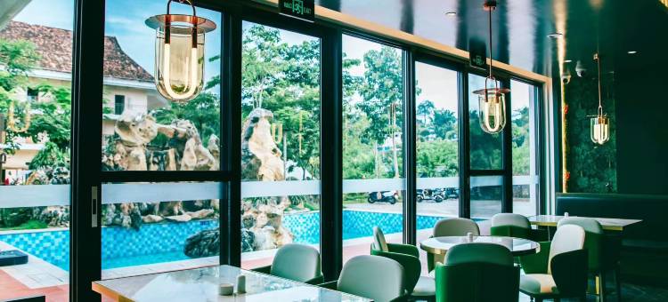 勐腊曦月星文旅酒店图片