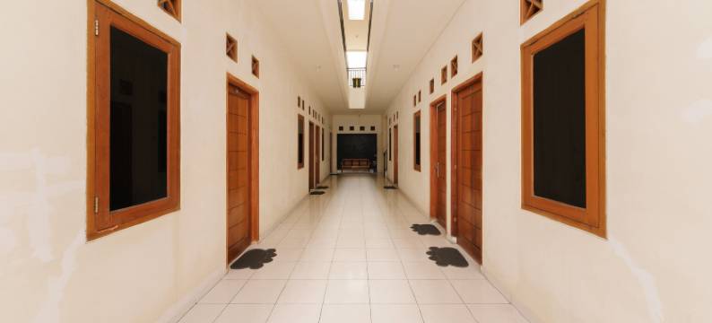 金斯客房梅鲁雅(RedDoorz @ Meruya Utara)图片