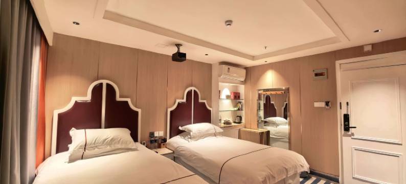 飞宇影院式电竞酒店(八公山店)图片