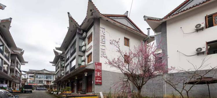 百里杜鹃花溪云畔图片