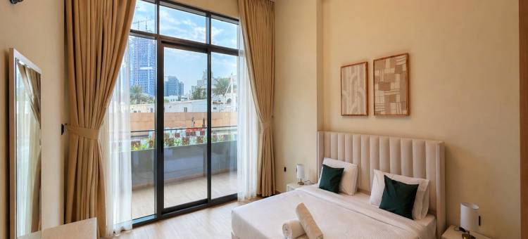 Westview Garden Spacious Balcony Room with Pool Gym Access in JVC图片
