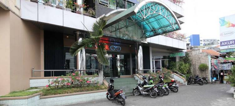 阿库尔酒店玛琅博罗米特拉红门(Akur Hotel Malioboro Mitra RedDoorz)图片