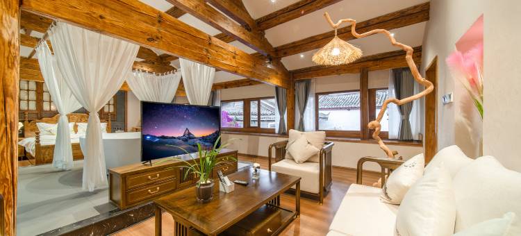 云裳纳美·日照金山观雪山全景美宿(丽江四方街店)图片