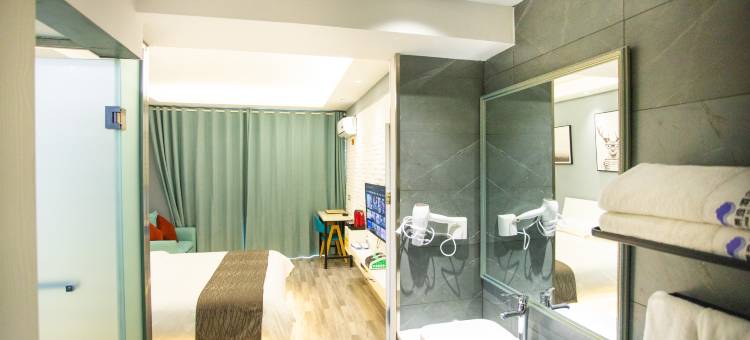 曲靖依·云端酒店(万达店)图片