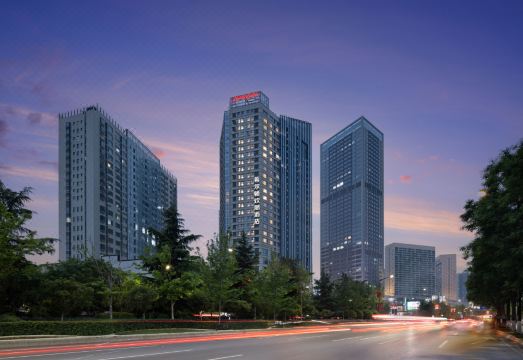 西安三桥地铁站希尔顿欢朋酒店外景图