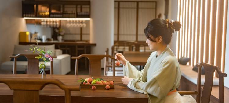 十里朗月温泉民宿(雅安月亮湖店)图片