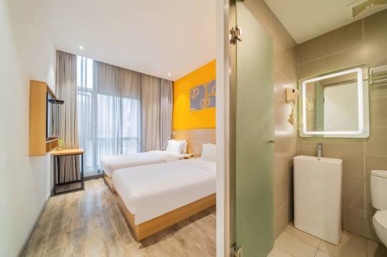 杭州布丁严选酒店(临平地铁站银泰城店)