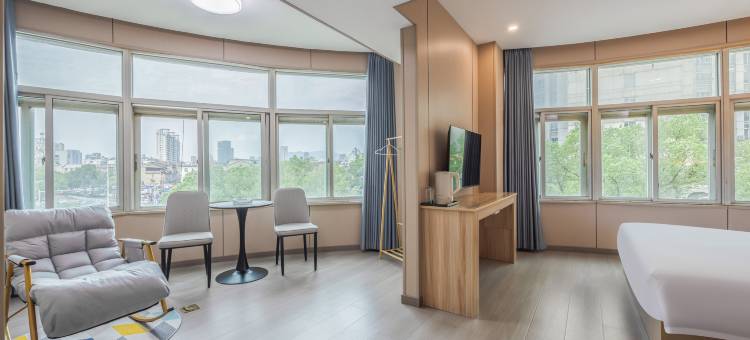 逸宿轻居酒店(临海崇和门店)图片