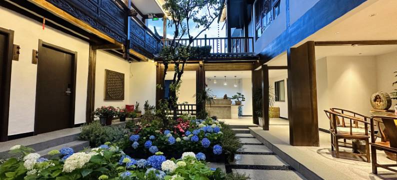 水畔居观景花园美宿(丽江古城四方街店)图片