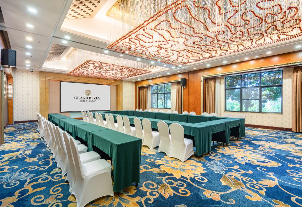 River & Holiday Grand Rezen Hotel Yunyang Hotel Overview