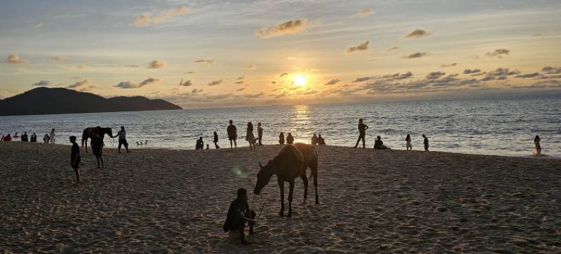 巴都丁宜(By the Sea Beach Luxury Resort - Batu Ferringhi)图片