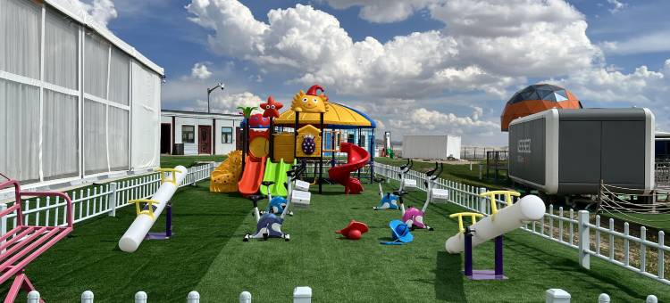 青海湖同宝山登山观湖特色野奢露营民宿图片