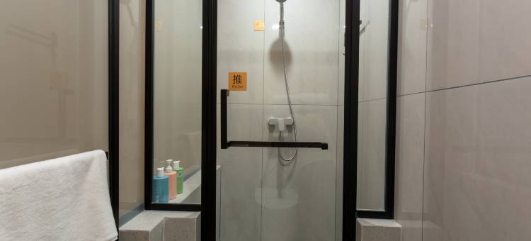 无隐良居酒店(泸西锦辉广场店)图片