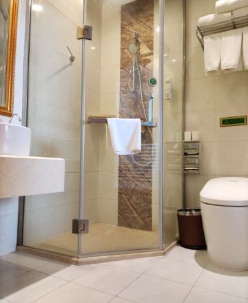 Vienna Hotel (Delingha Xinyuan Road) Hotel Overview