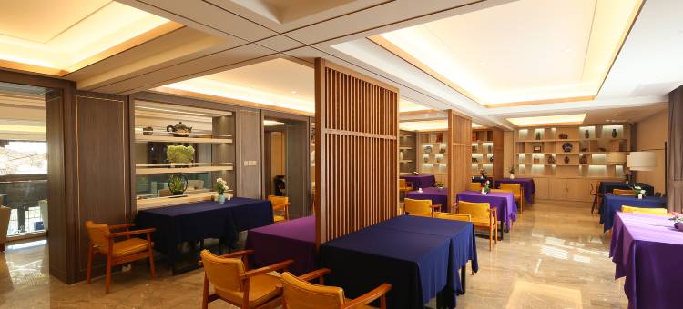 昊泰假日酒店(大连港东五街东海地铁站店)图片