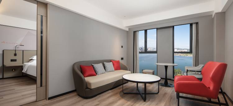 柏曼酒店(武汉永旺梦乐城江夏客厅地铁站店)图片