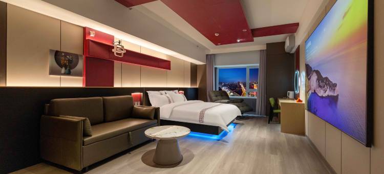 那么海棠·高空城景酒店(沈阳西塔美食街店)图片