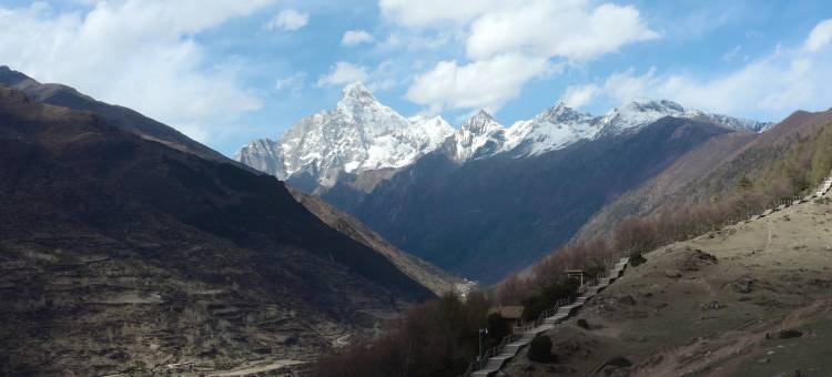 康定艺选酒店(新都桥店)图片