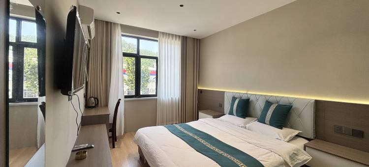 鲁山锦龙轻旅酒店(尧山大峡谷漂流店)图片