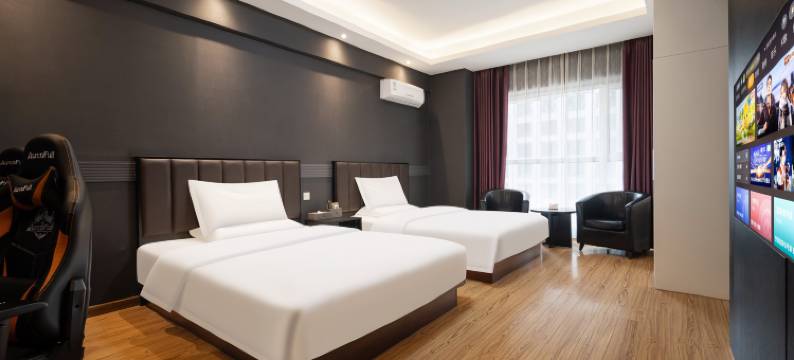 尖峰·悦电竞酒店(沈阳奥体中心浑河外滩市集店)图片