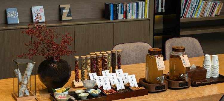 重庆南滨路皇冠国际江景亚朵酒店图片