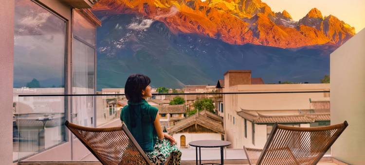 丽江玉雪逸境雪山观景度假酒店丨日照金山全景度假(白沙古镇店)图片