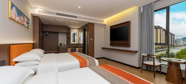 艺锦假日酒店(襄阳保康一中店)图片