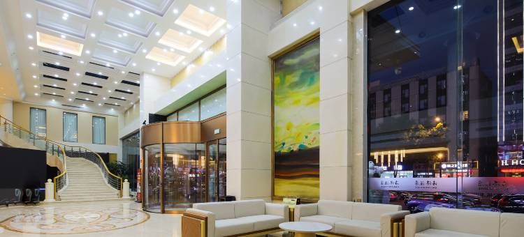 雷神电竞酒店(吕梁离石龙凤北大街店)图片