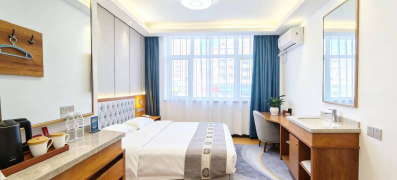 万宏假日酒店(宁津德百广场康宁湖公园店)图片