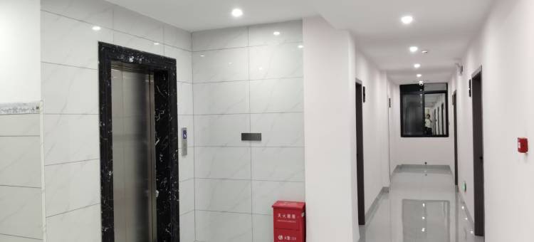 金色大弯区酒店(凤山汽车总站店)图片