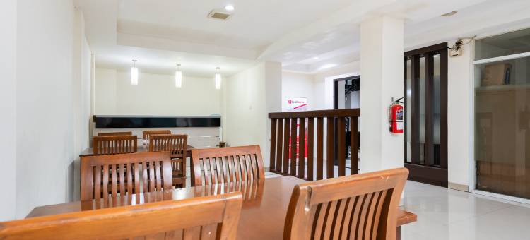 红多兹高级酒店-靠近勿加泗银河购物中心(RedDoorz Plus Near Galaxy Bekasi)图片
