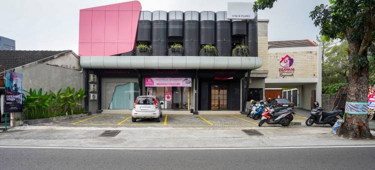 扎瓦尼沙里亚 Rajawali RedPartner Pakuwon购物中心青年旅馆(Dzawani Syariah Rajawali Near Pakuwon Mall RedPartner)图片