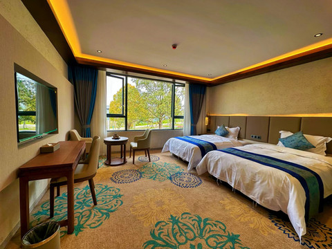 花都里织金洞客栈