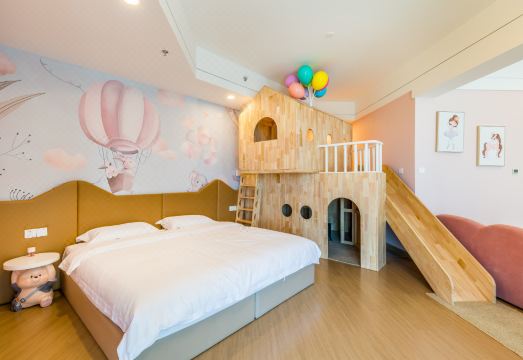 Fawn Holiday Hotel (Qingdao West Coast Resort) Hotel Overview