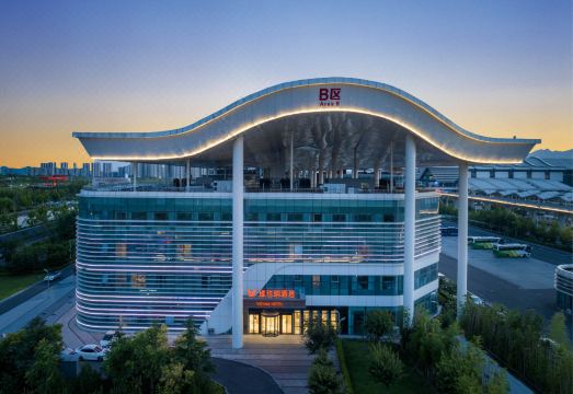 Vienna Hotel (Qingdao West Cost High-speed Railway West Station Branch) Hotel Overview