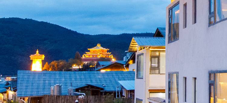 香格里拉江月北庭观景供氧民宿(独克宗古城大佛寺转经筒店)图片