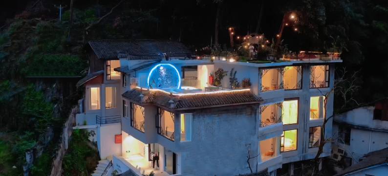 九野半山全景民宿(凤凰古城店)图片