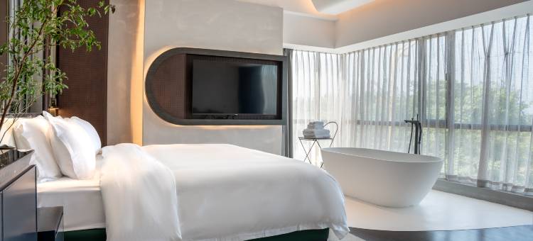 北海银滩拂沙酒店(潮雕广场店)图片