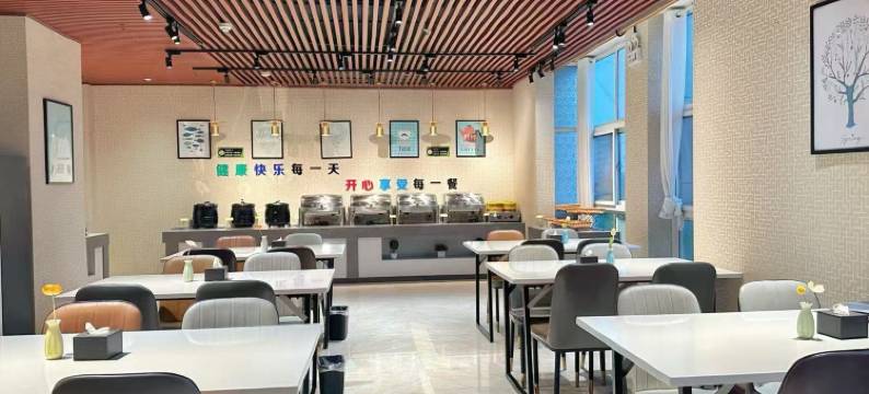 潮漫轻雅酒店(信阳高铁站店)图片