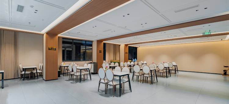 良港轻居酒店(广安思源广场吾悦广场店)图片