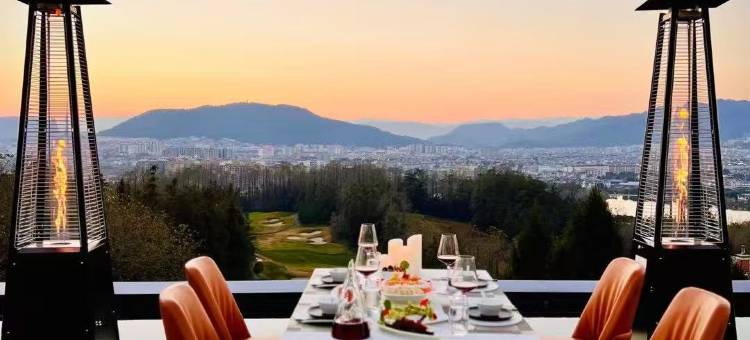 腾冲聆荷渡半山温泉酒店图片