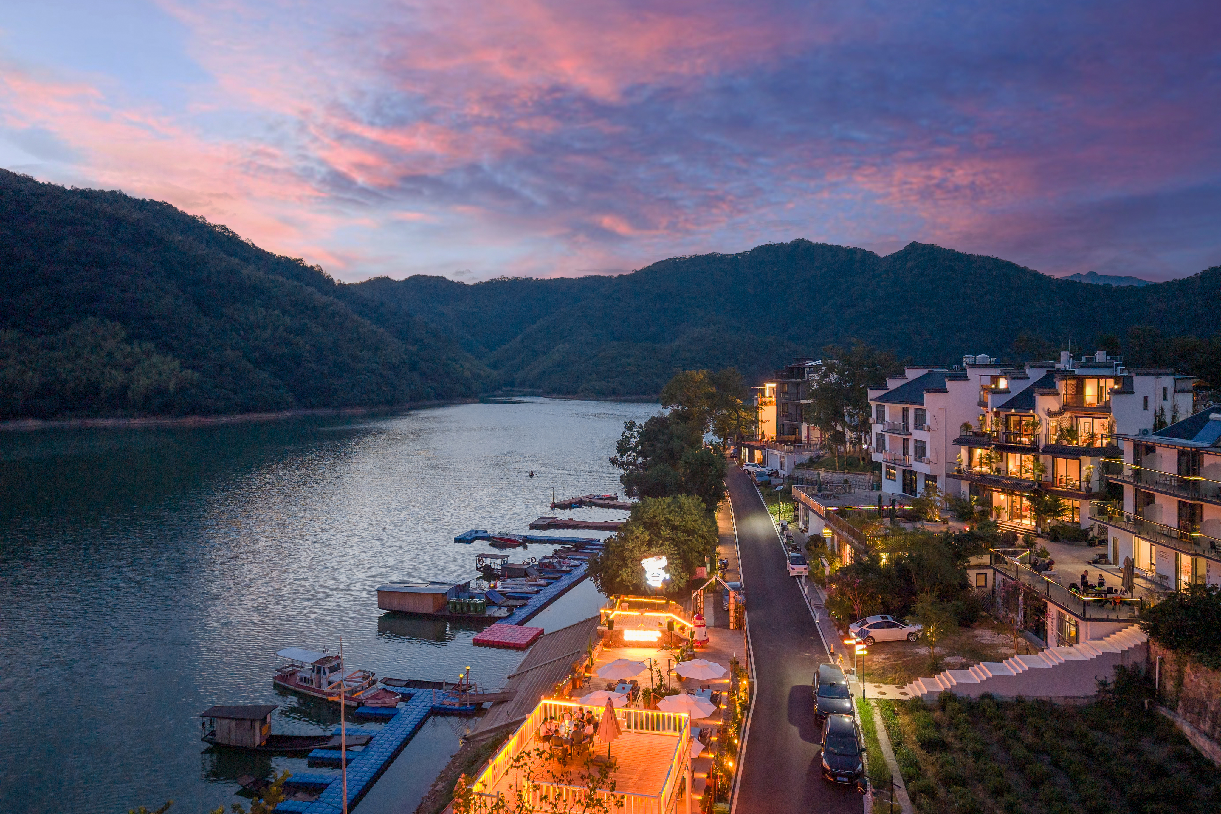 Taiping Lake Wanghu Mountain House Holiday Homestay Hotel Overview